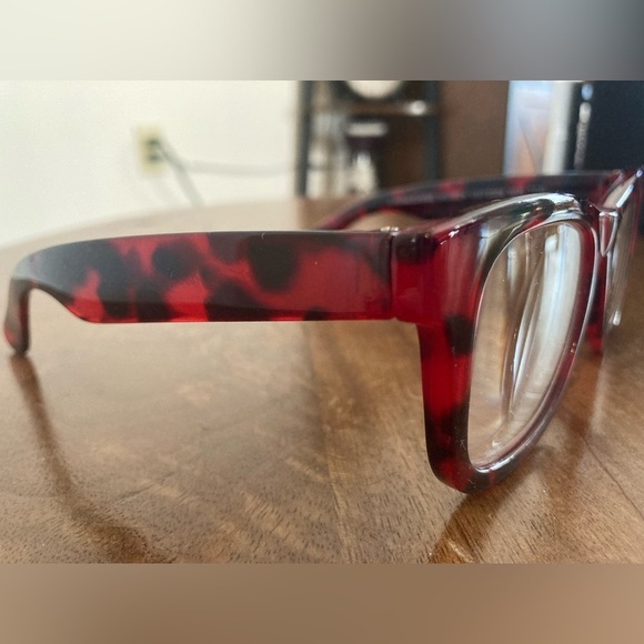 Betsey Johnson Red Tortoise Lisa Reader +2.00 NWOT - Picture 6 of 7